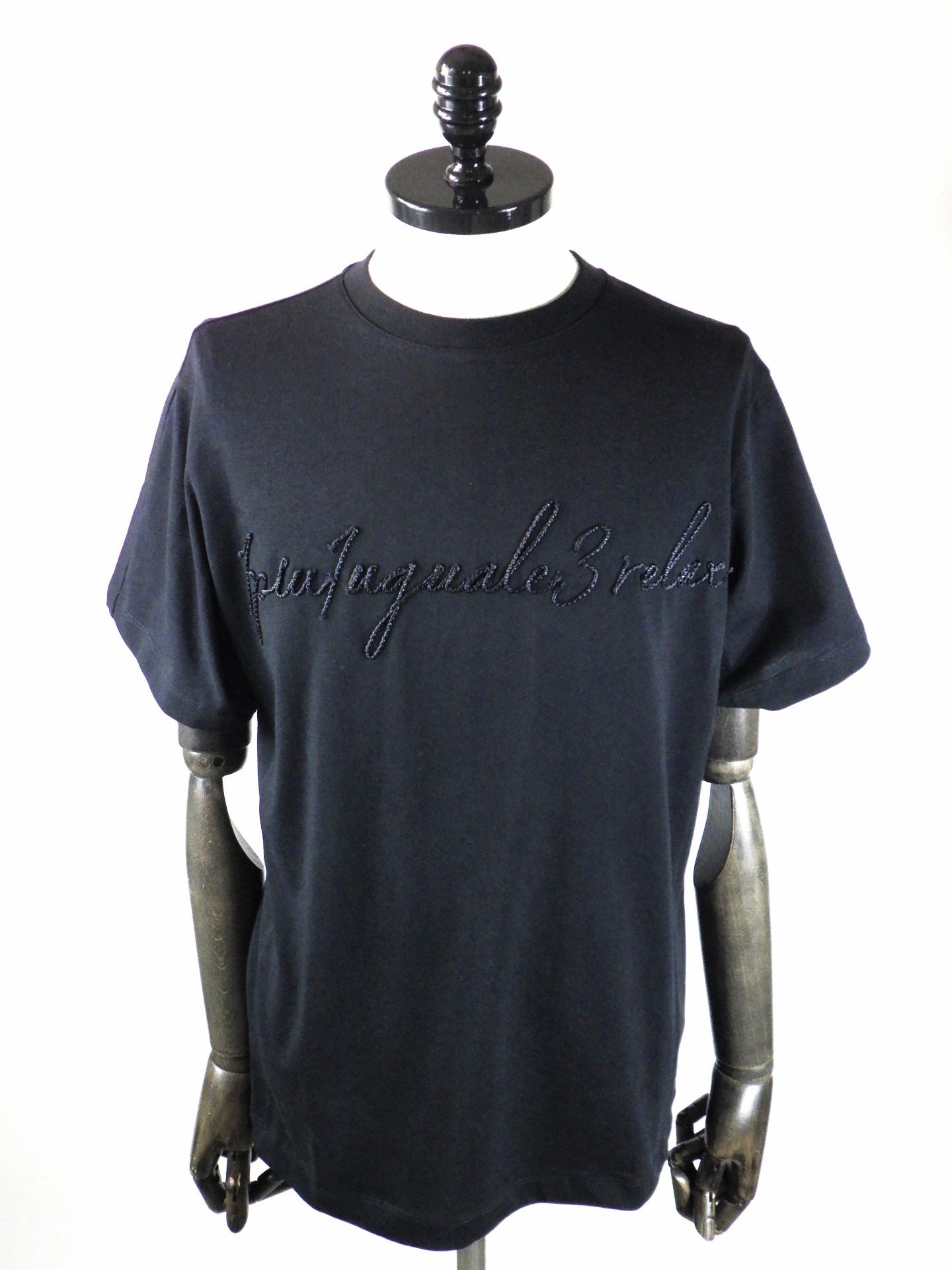 1PIU1UGUALE3 RELAX　ロープ刺繍ロゴ半袖Tシャツ　UST-26076-BK