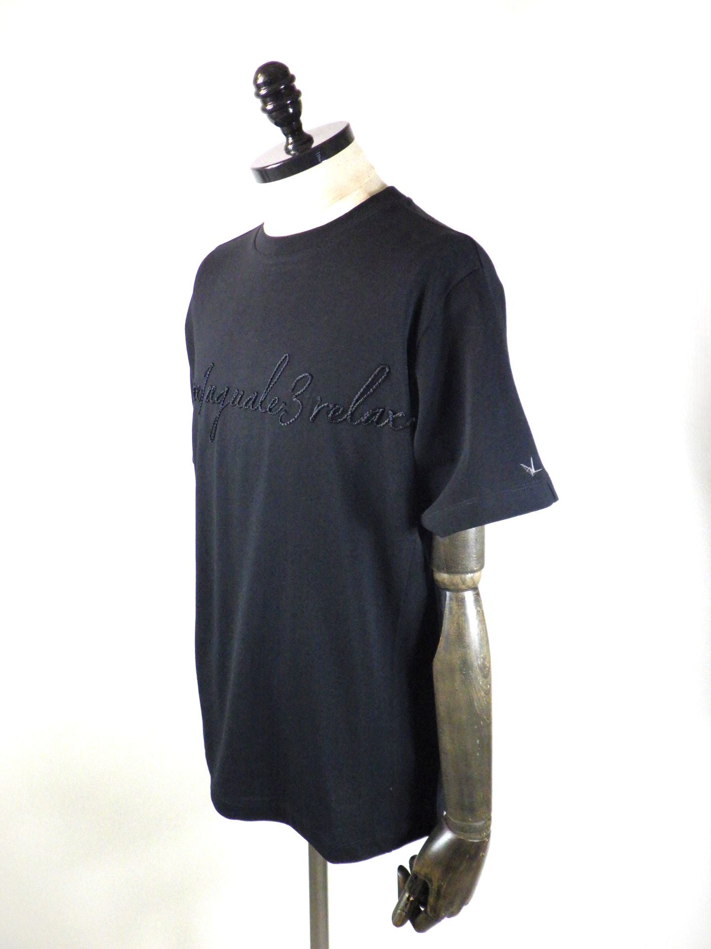 1PIU1UGUALE3 RELAX　ロープ刺繍ロゴ半袖Tシャツ　UST-26076-BK