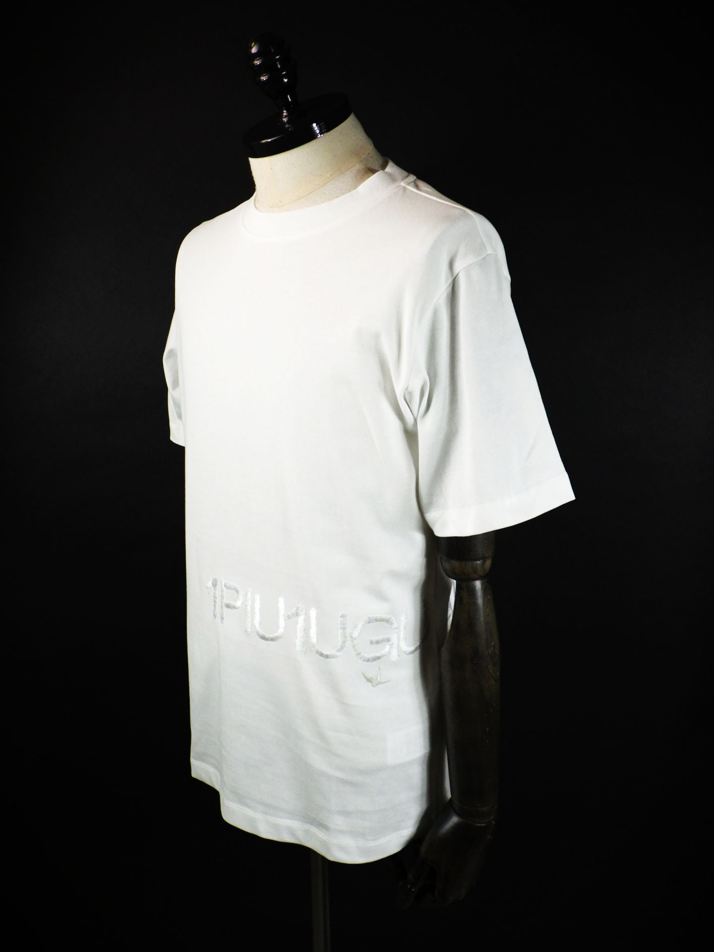 1PIU1UGUALE3 RELAX　ハンドライクエンボスロゴ半袖Tシャツ　UST-26083-WH