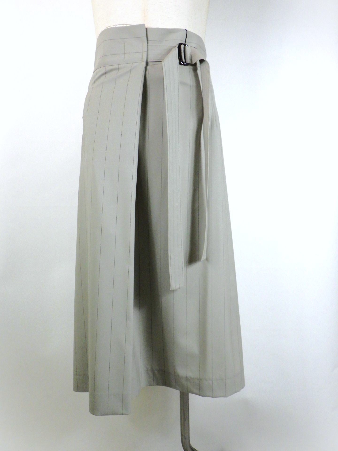 UJOH　クロップドラップパンツ　M732-P56-102