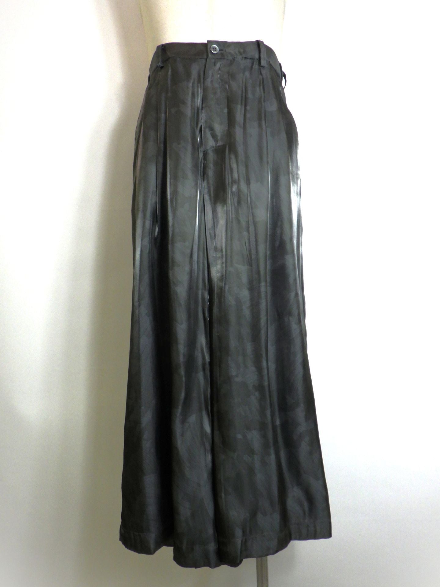 SOS TE NUTO　プラチナサテンワイドパンツ　2615D01