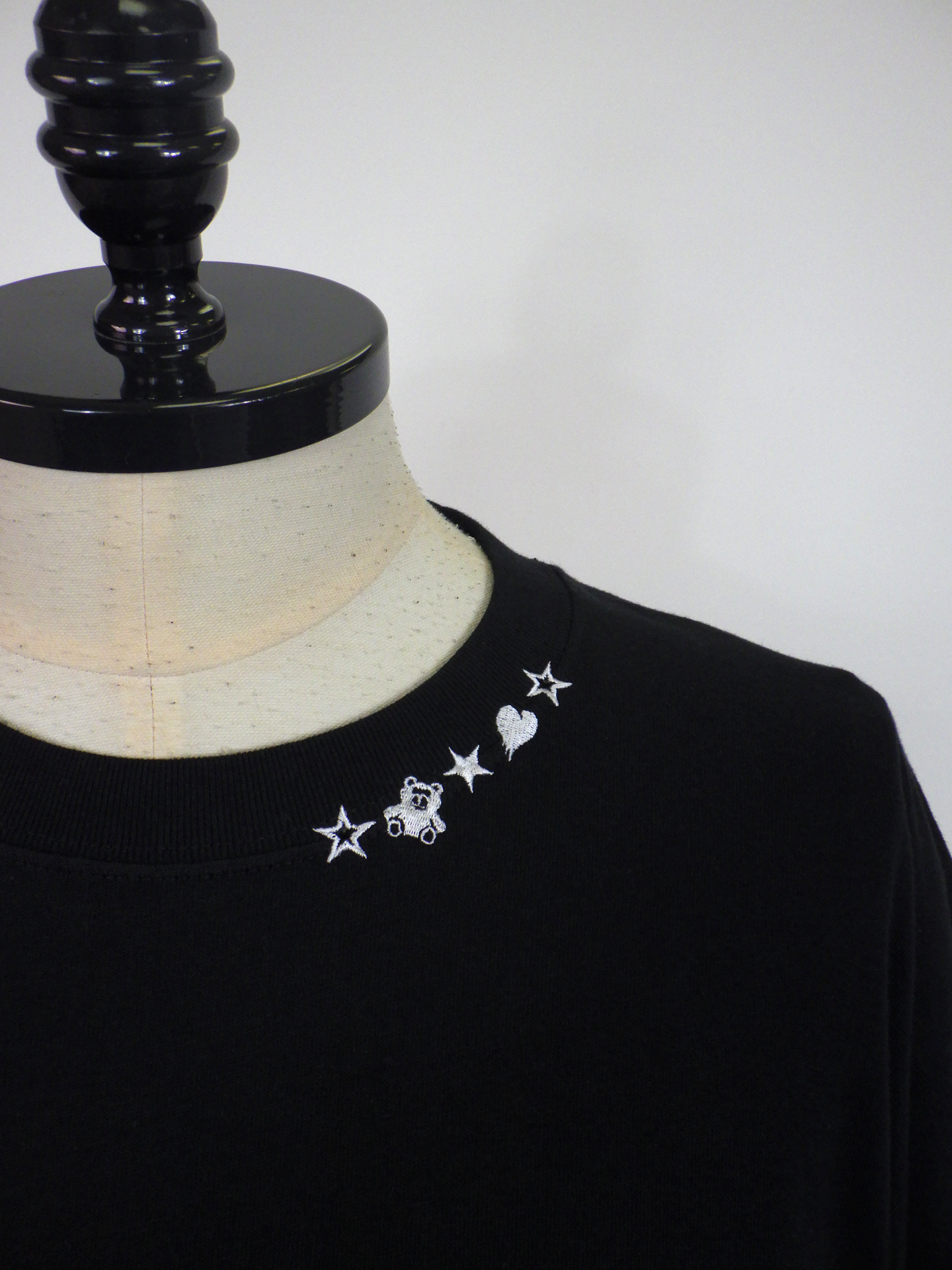 STUD MUFFIN　コットン天竺ワンポイント刺繡SSシャツ　614-02886-BK