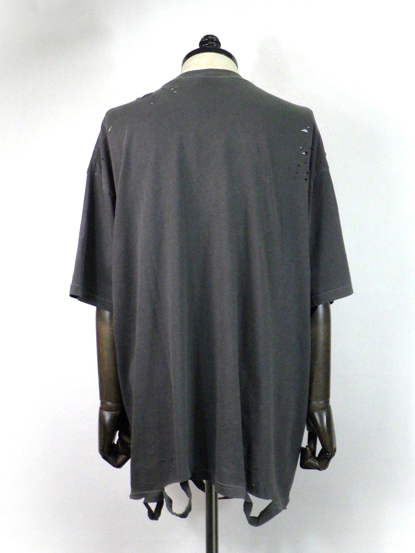 WIZZARD　ディストレスドグラフィックTシャツ　W26SS-GC050-CHACOAL